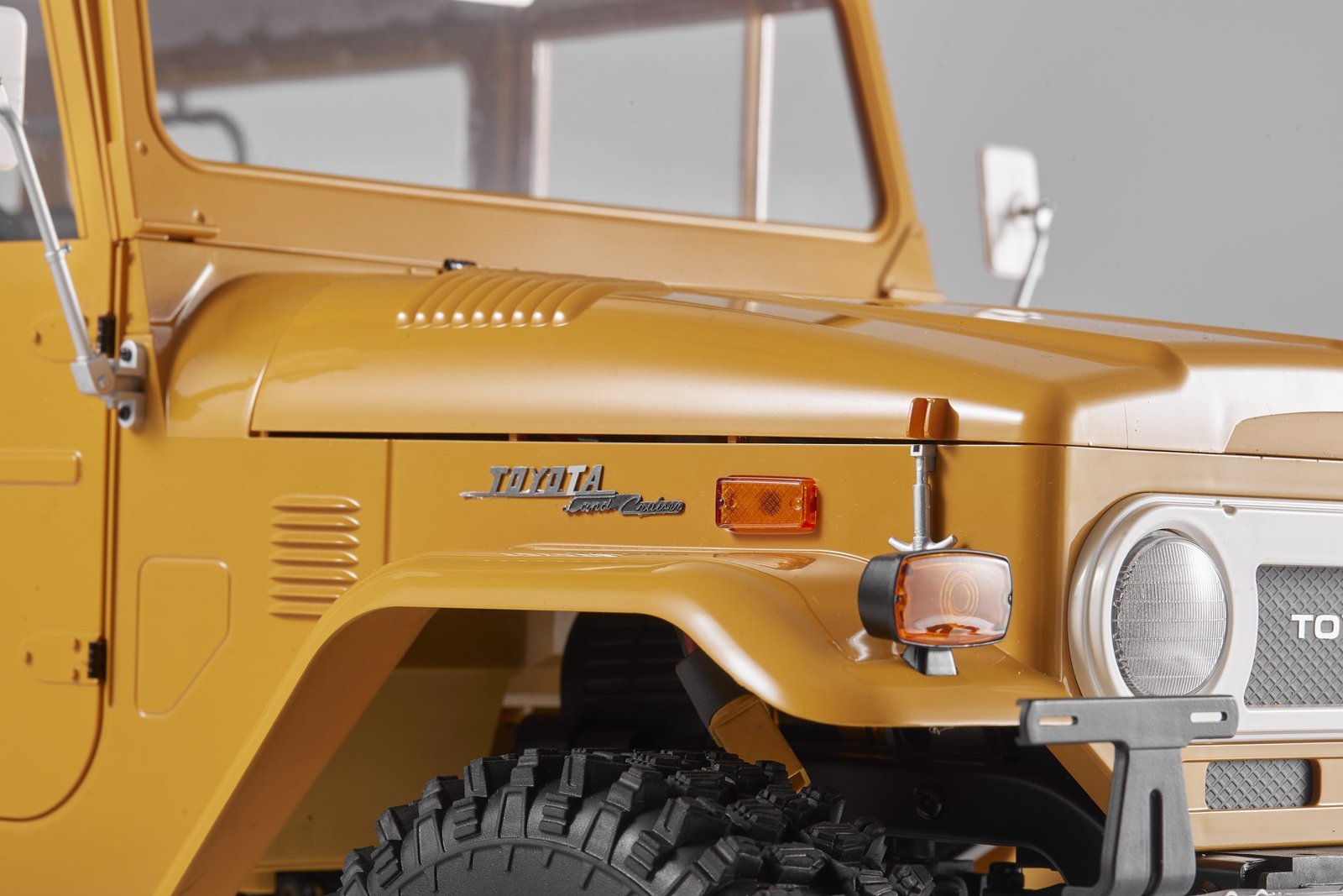 1:10 Toyota Land Cruiser FJ40 RS Blue - Image 3