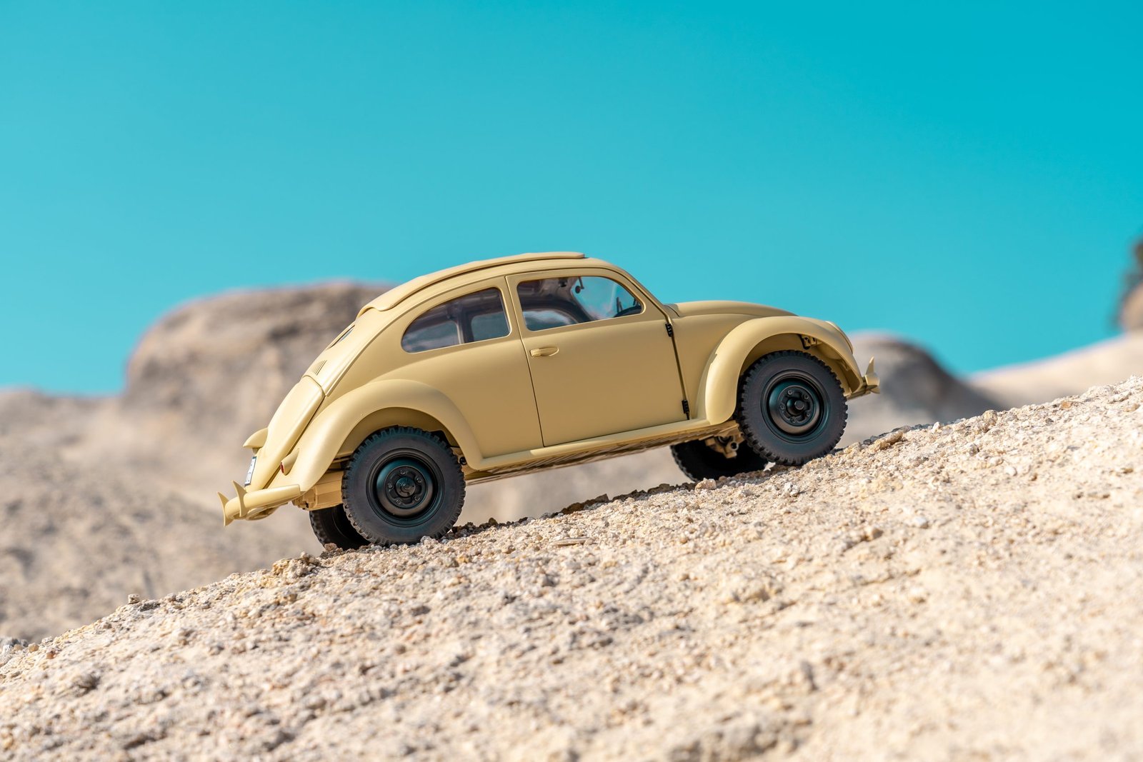 1:12 Kommandeurwagen Beetle RTR Yellow - Image 15
