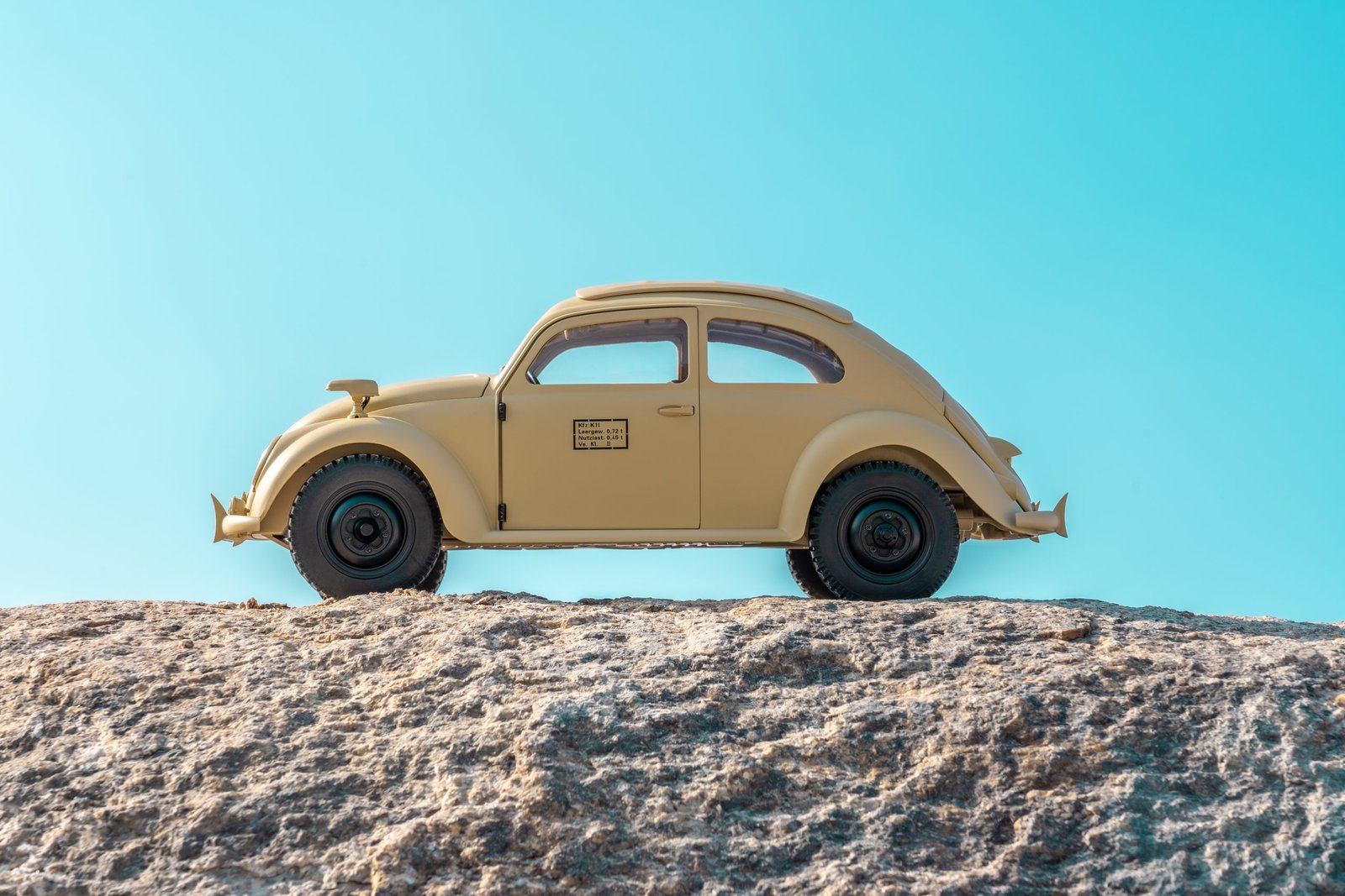 1:12 Kommandeurwagen Beetle RTR Yellow - Image 12