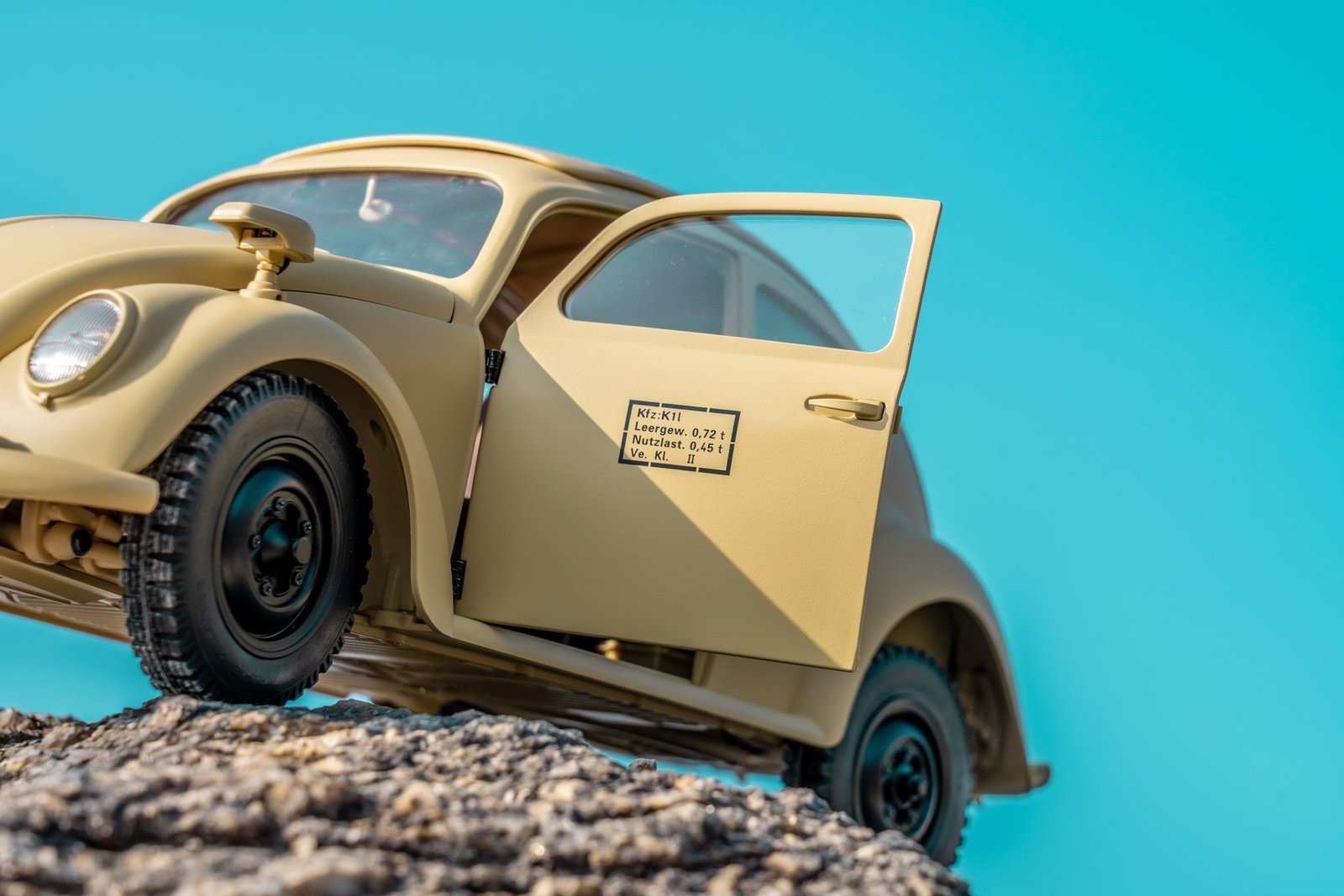 1:12 Kommandeurwagen Beetle RTR Yellow - Image 7