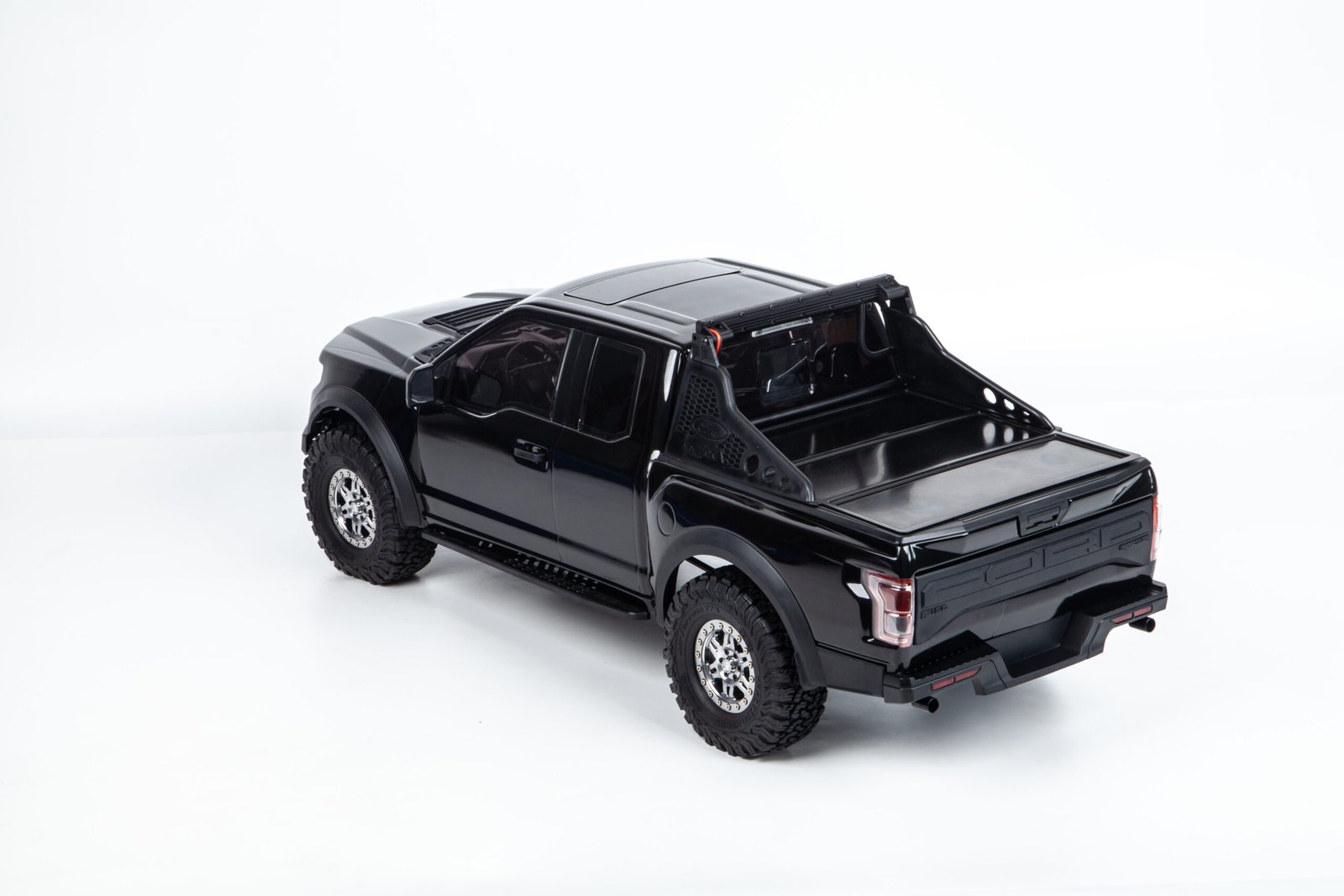 KM-1:8 Ford Raptor F150 - Image 25