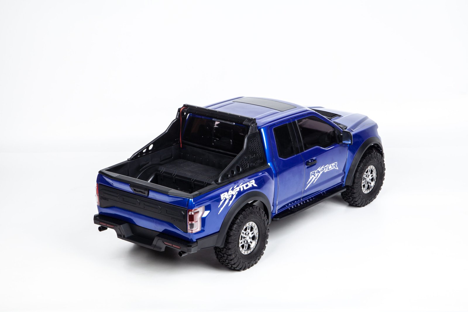 KM-1:8 Ford Raptor F150 - Image 4