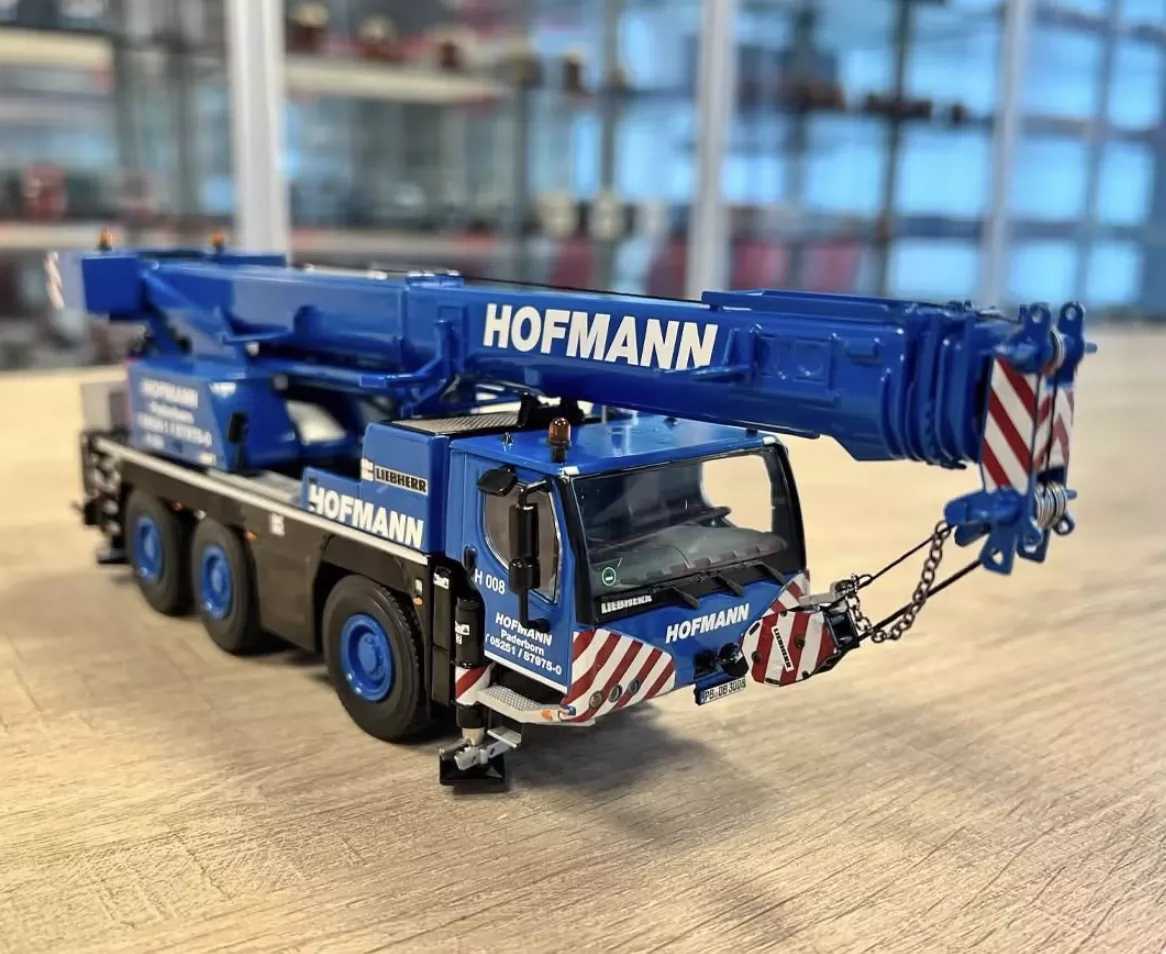 1:14 Liebherr 1050 crane truck