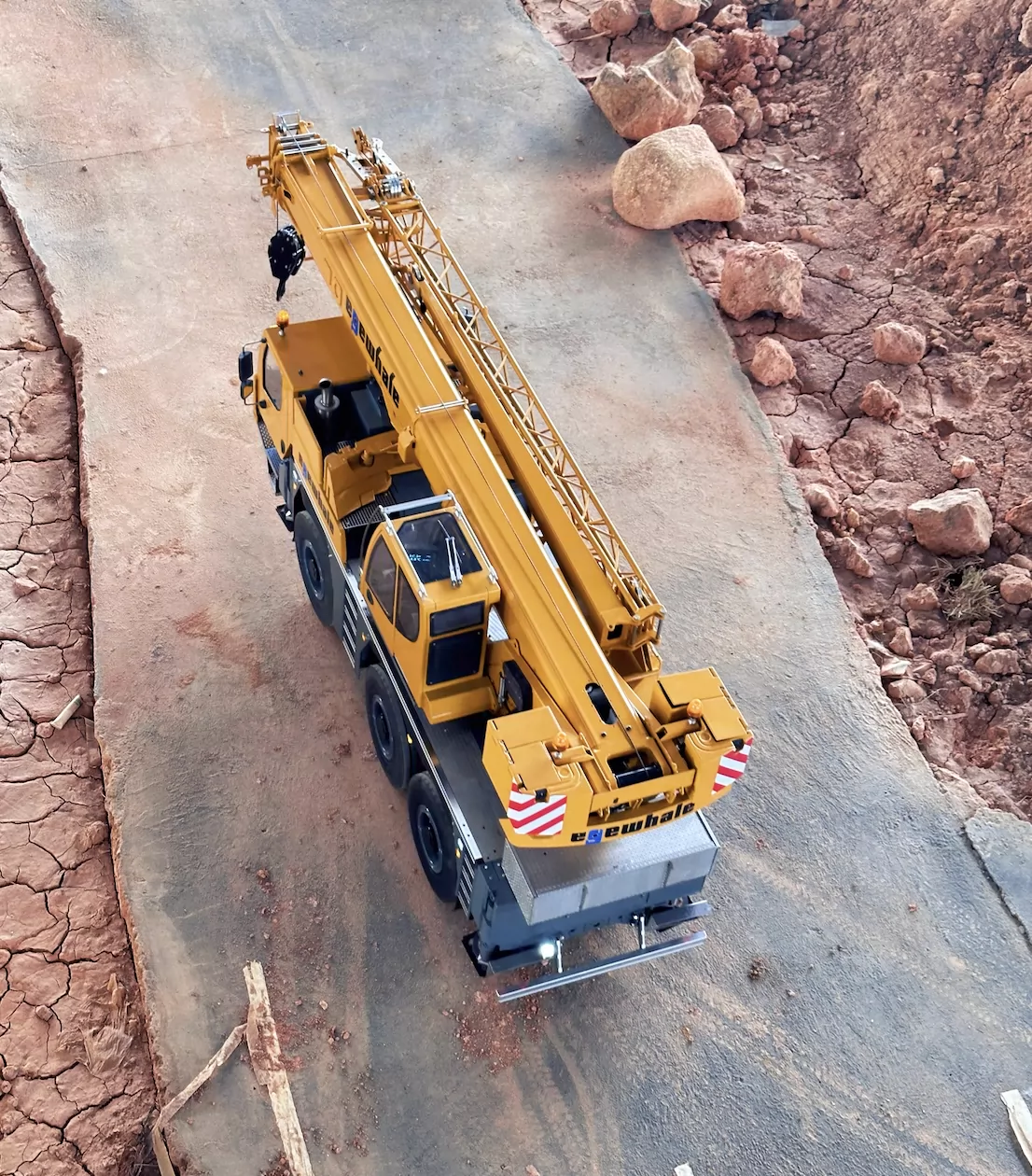 1:14 Liebherr 1050 crane truck - Image 2