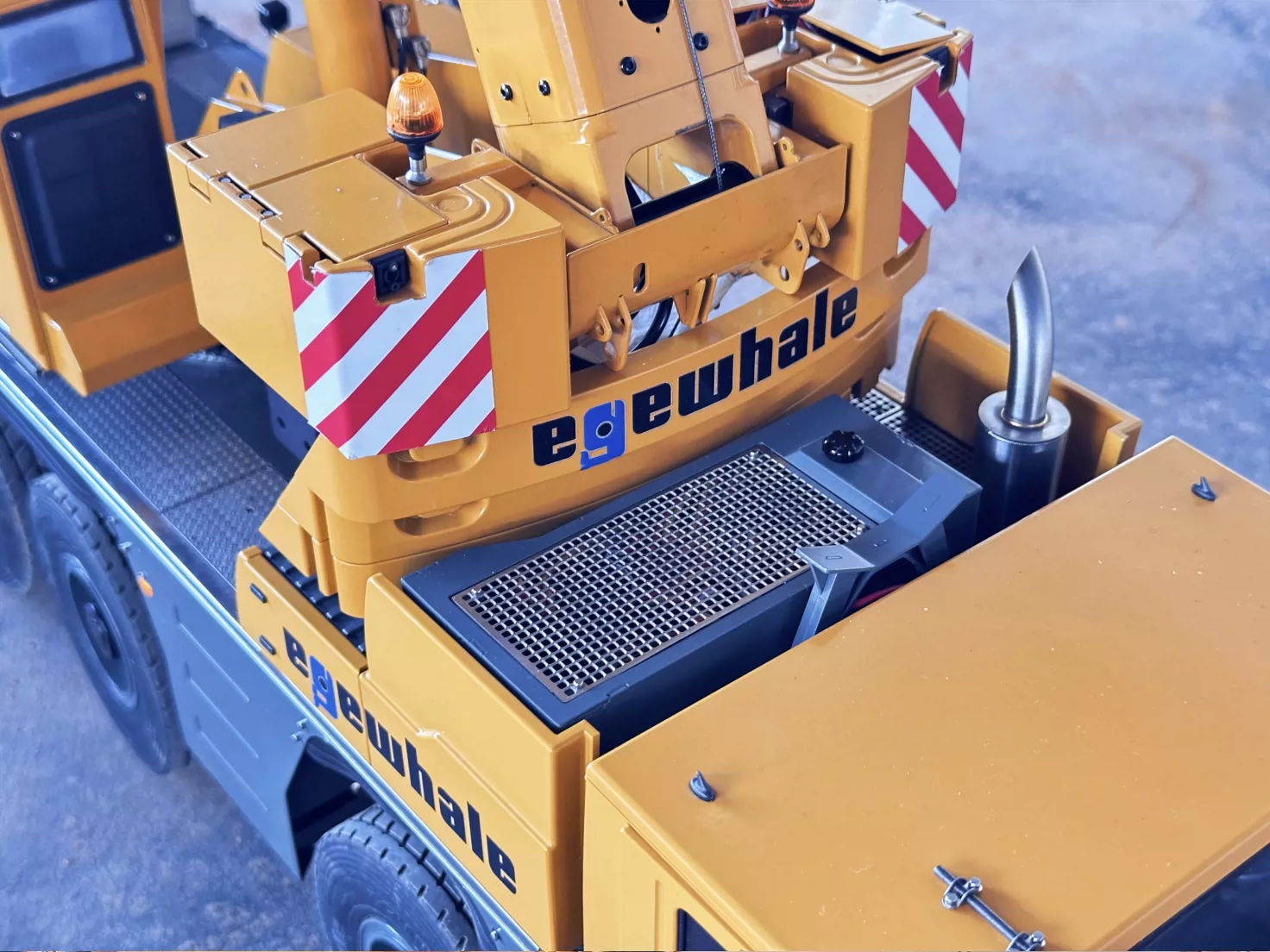 1:14 Liebherr 1050 crane truck - Image 6