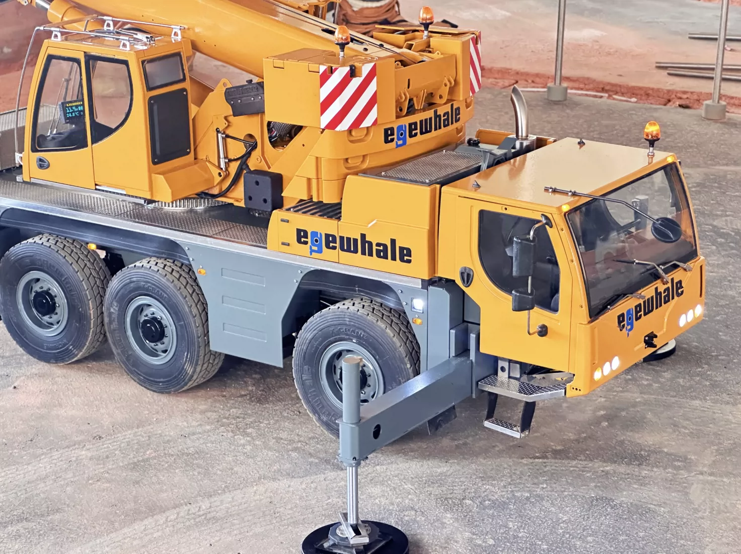 1:14 Liebherr 1050 crane truck - Image 12