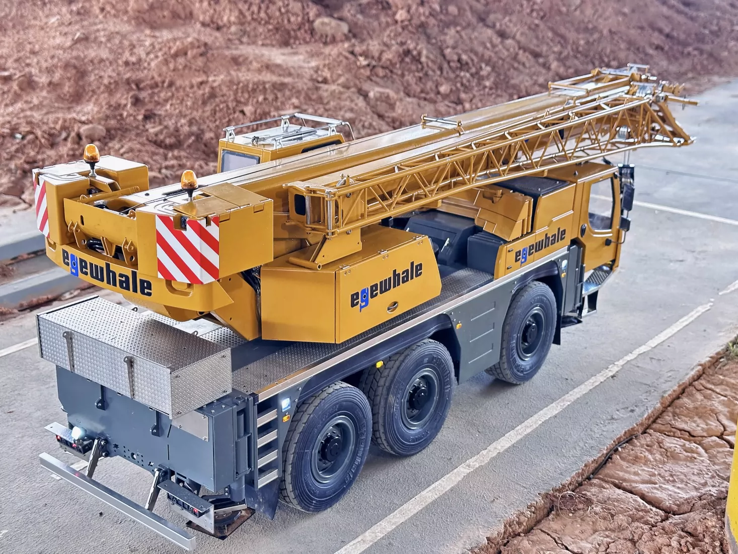 1:14 Liebherr 1050 crane truck - Image 9