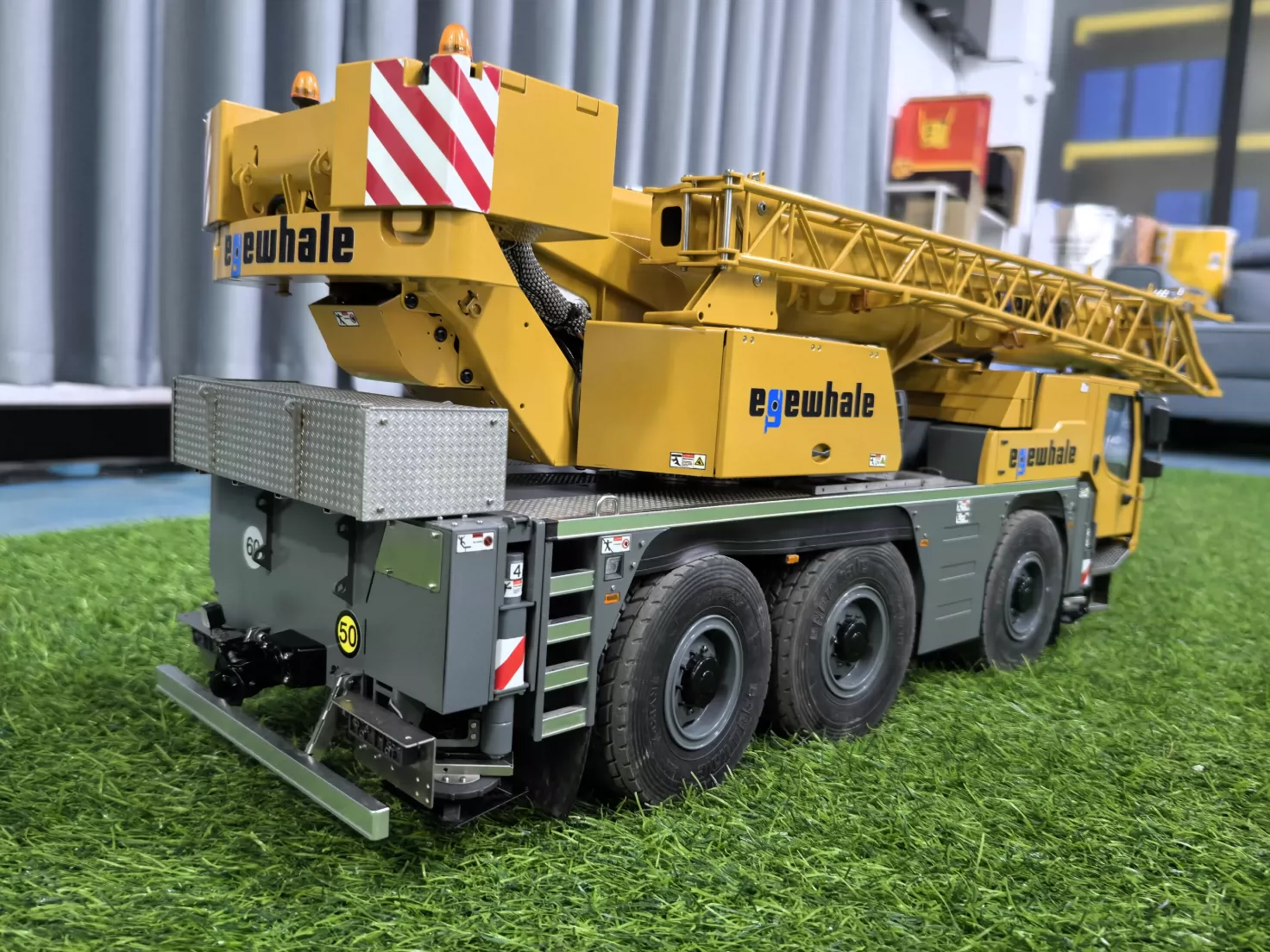 1:14 Liebherr 1050 crane truck - Image 7